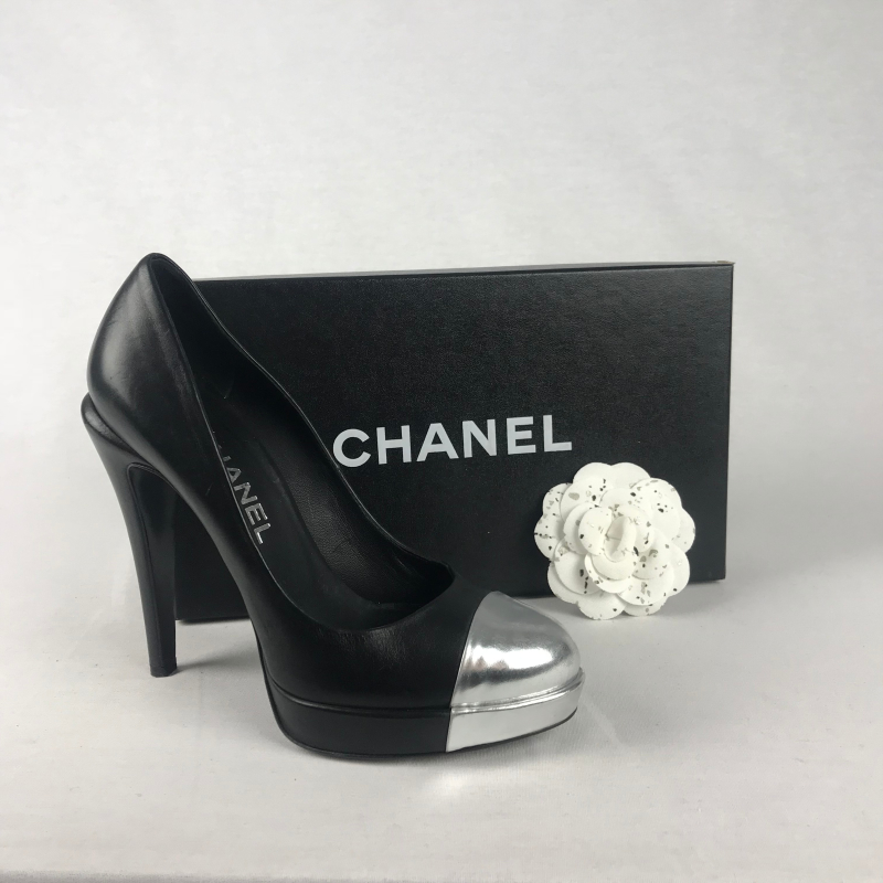 Chanel Plateau Pumps Zwart 37,5 - La Garderobe | Second hand