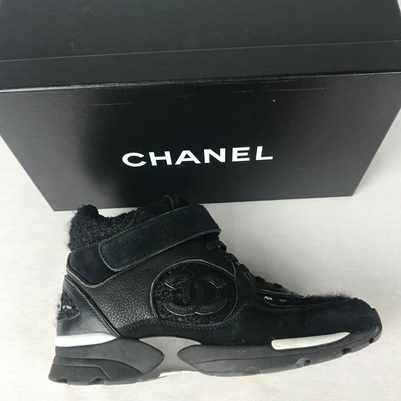Chanel Sneakers Zwart 36,5 - La Garderobe | Second hand